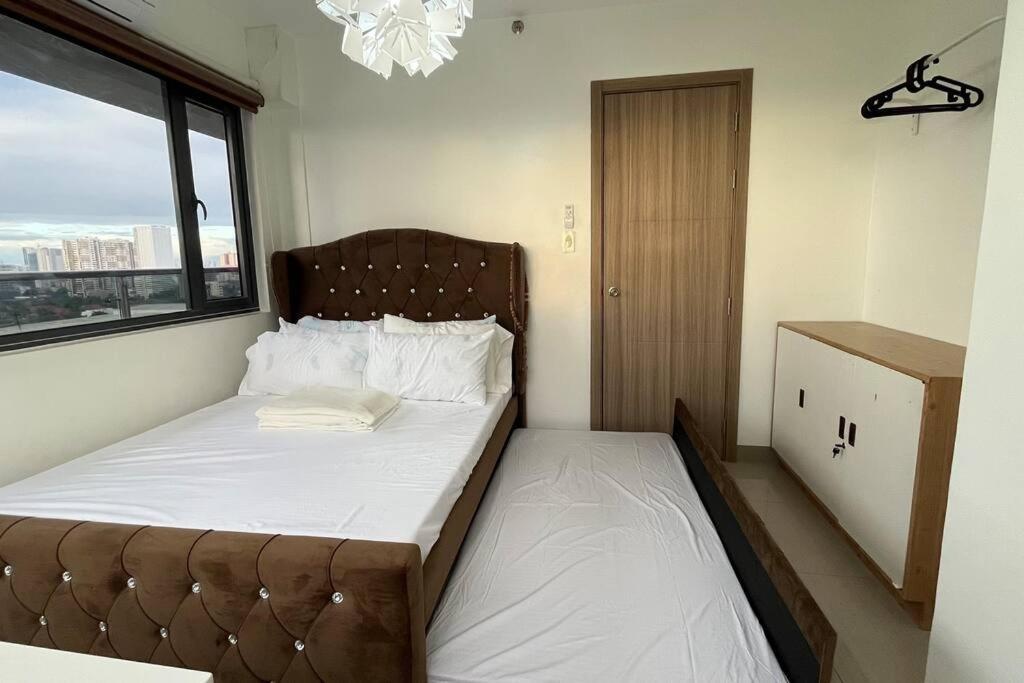 2br W/ Balcony Bay View * Manila