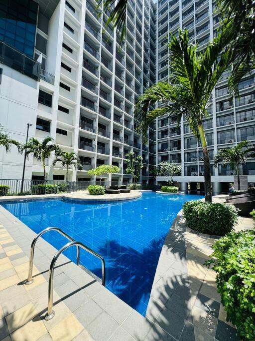 Apartment 2br W/ Balcony Bay View