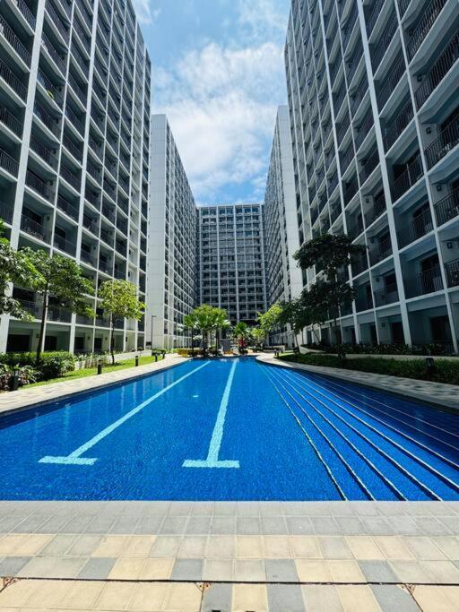 2br W/ Balcony Bay View * Manila