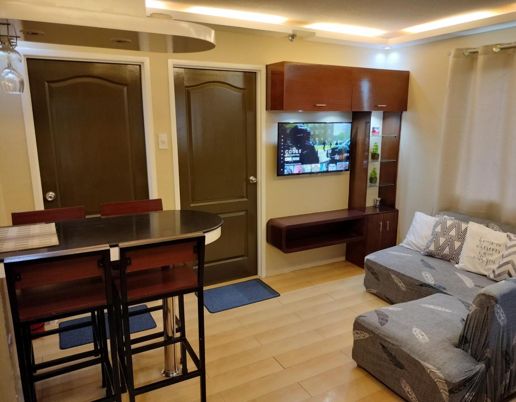 Renz's Metro Hideout Apartment