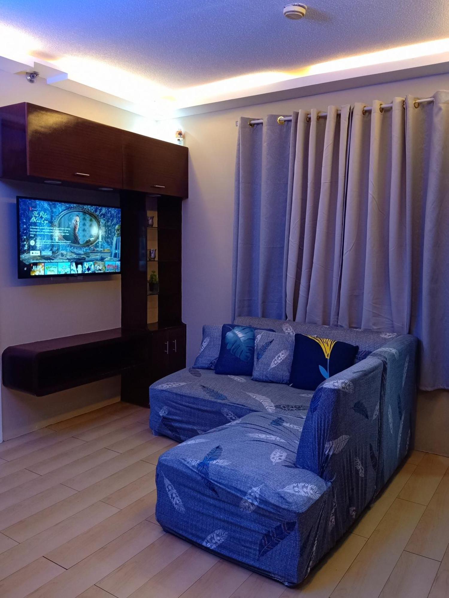 Renz's Metro Hideout * Manila