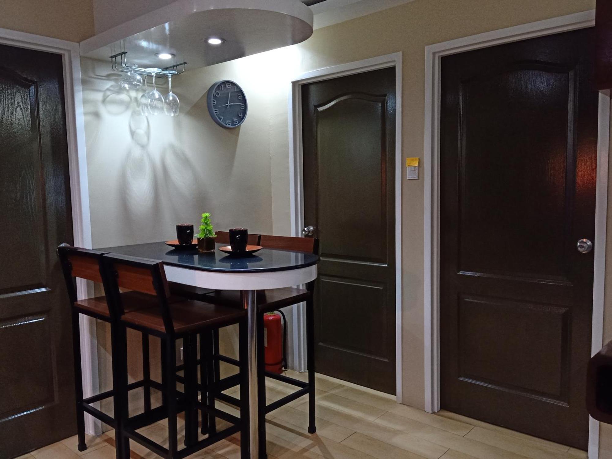 Renz's Metro Hideout Apartment