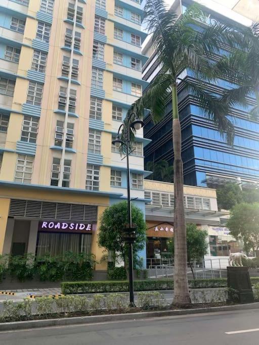 Apartment At 150 Newport Near Naia T3