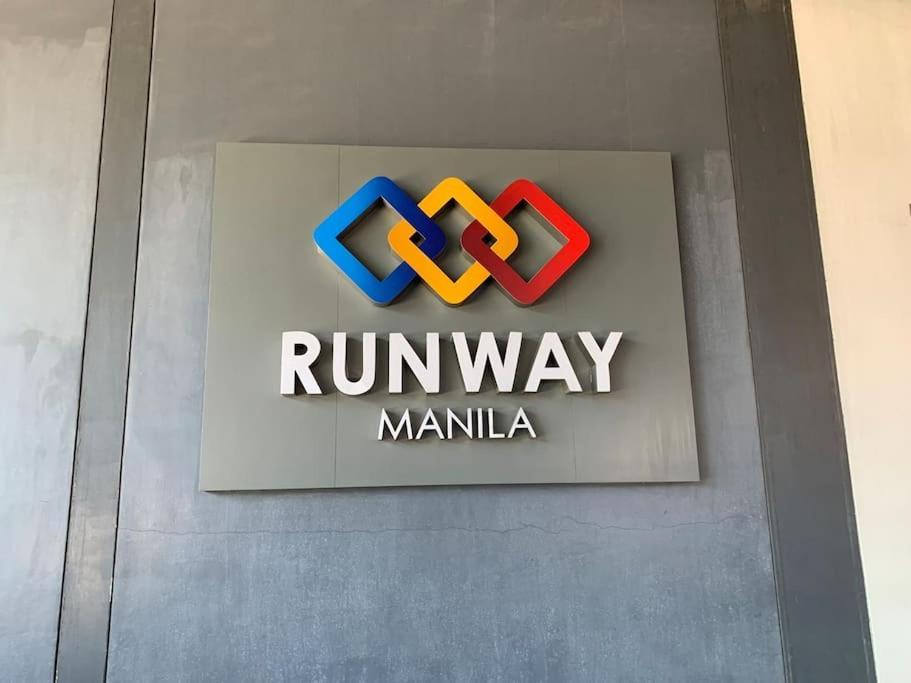 At 150 Newport Near Naia T3 *