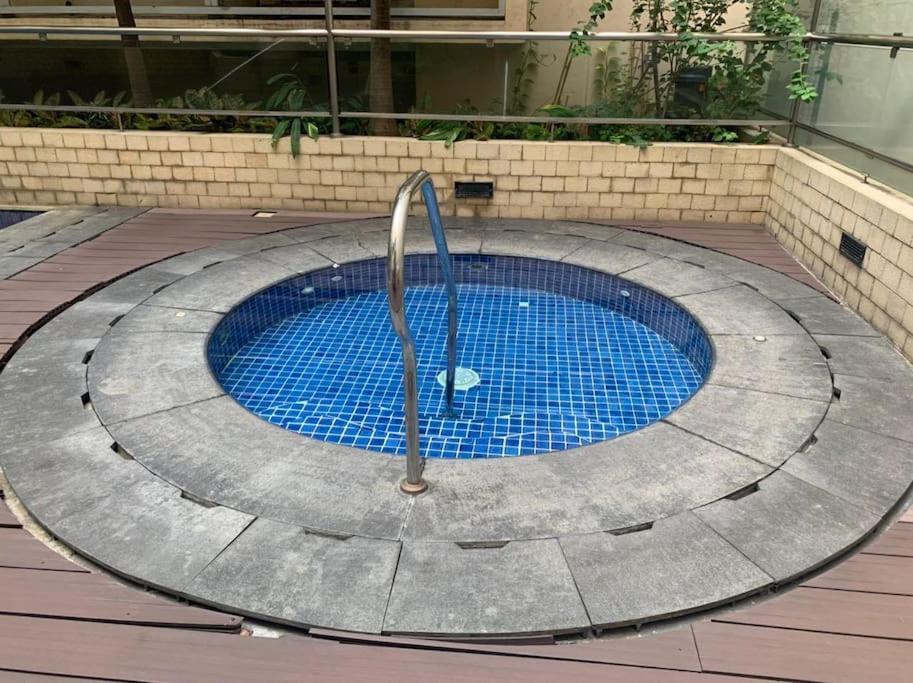 Apartment At 150 Newport Near Naia T3