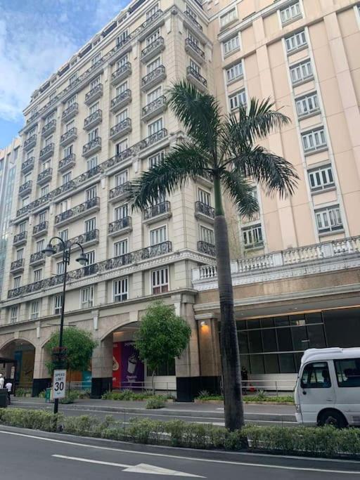 Apartment At 150 Newport Near Naia T3