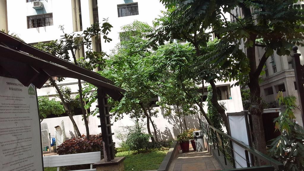 California Garden Square * Manila