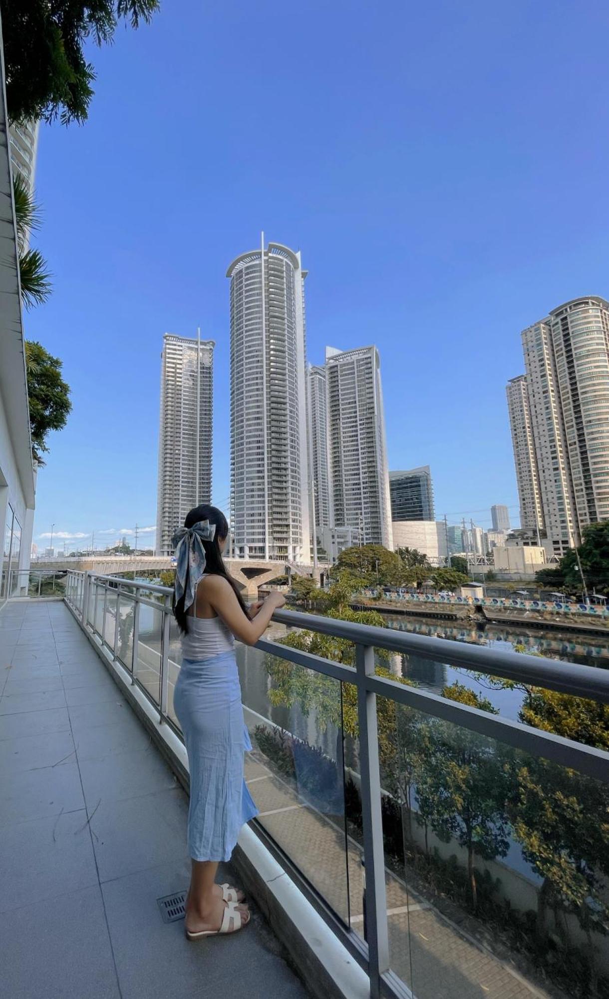 The Serene Escape Rockwell Makati City View 1br Manila