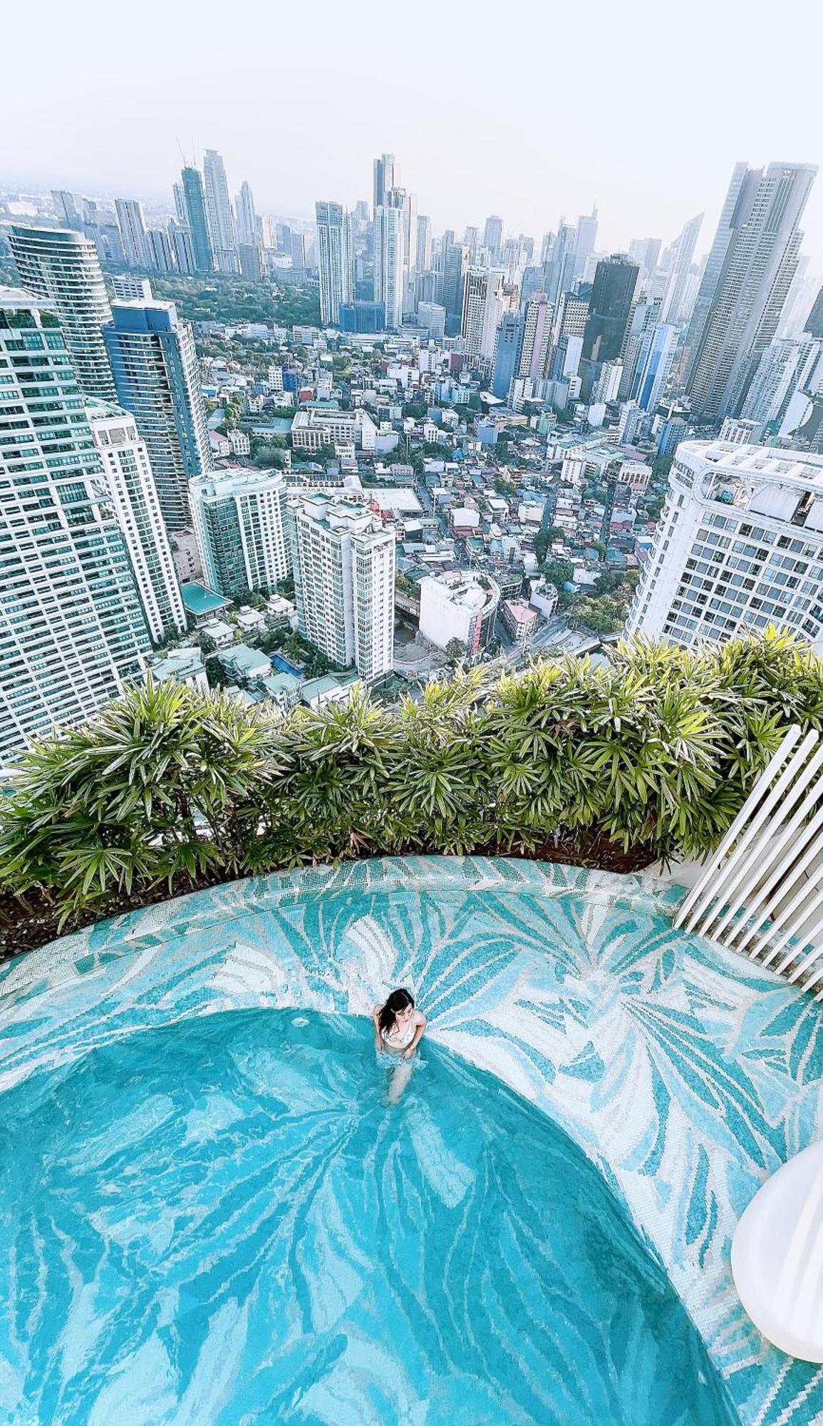 The Serene Escape Rockwell Makati City View 1br *