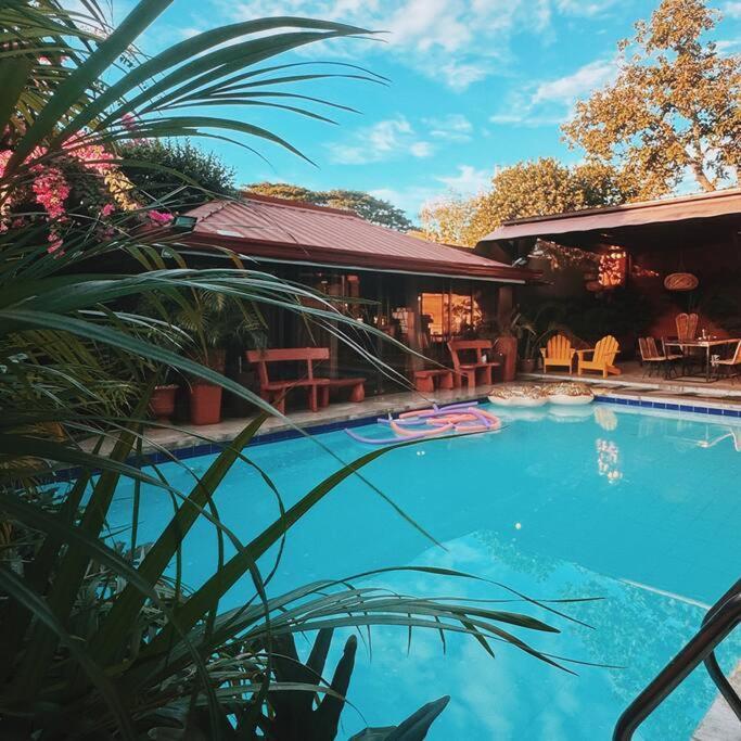 Bay Garden: Tropical Pool Villay Apartment