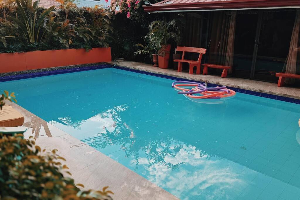 Bay Garden: Tropical Pool Villay Manila