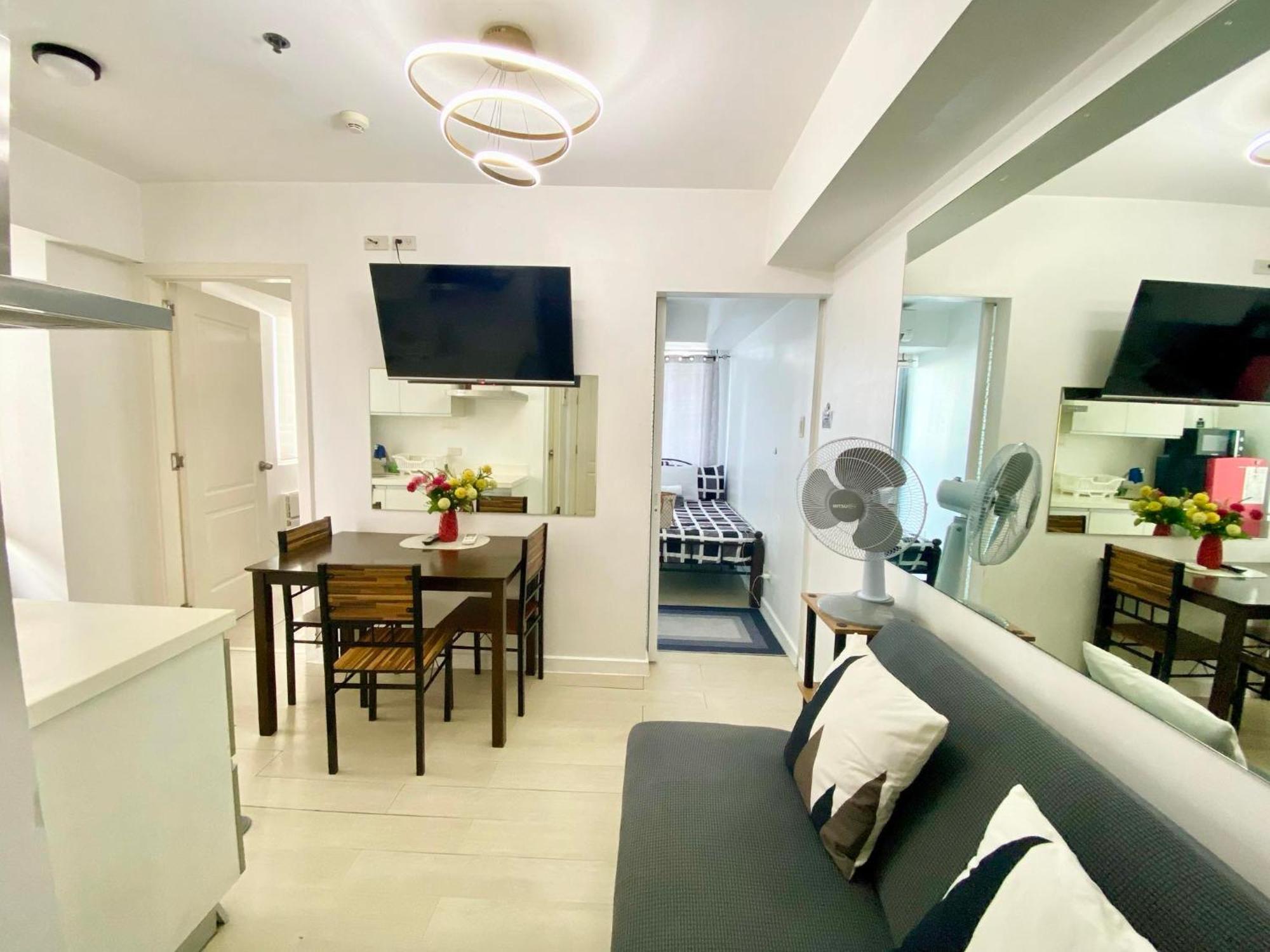 2 Bedroom Azure View 2 *