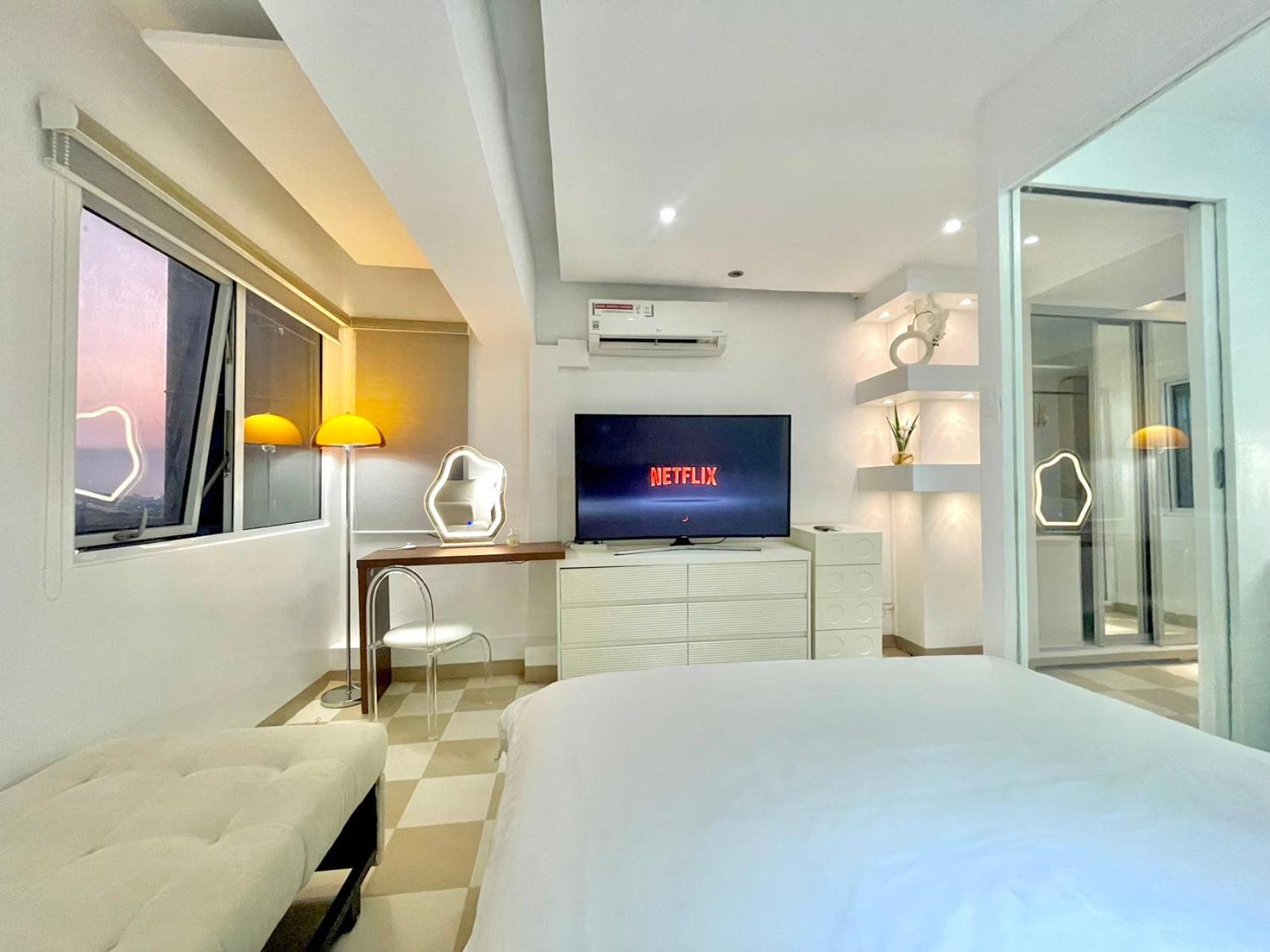 Thompson Victoria Tower Bgc Loft Type 1br Apartment