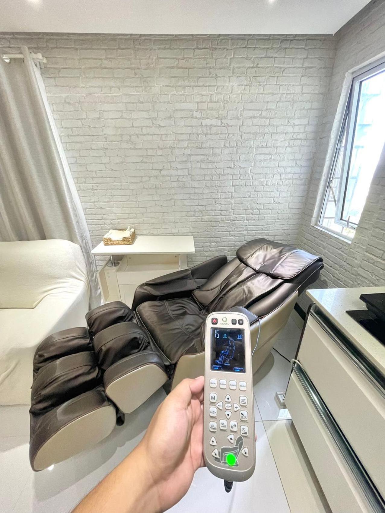 Thompson Victoria Tower Bgc Loft Type 1br * Manila