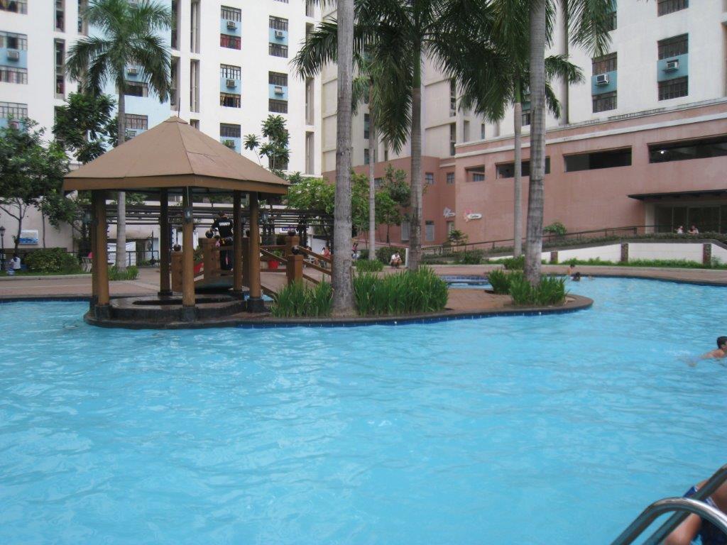 California Garden Square * Manila