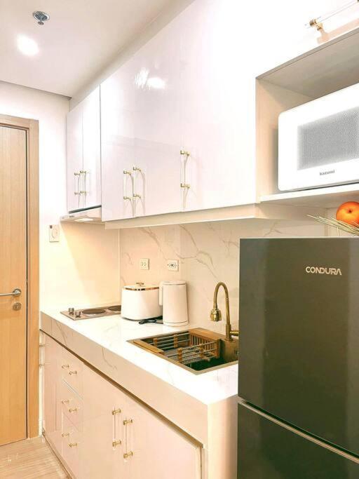 Apartment #17-1 Trees Residences Manila