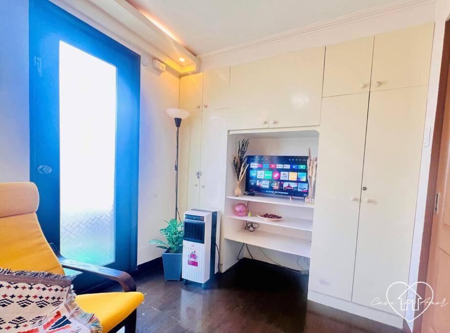 Apartment Casa Con - 2 Bedroom Pastel Boho-chic Haven Manila