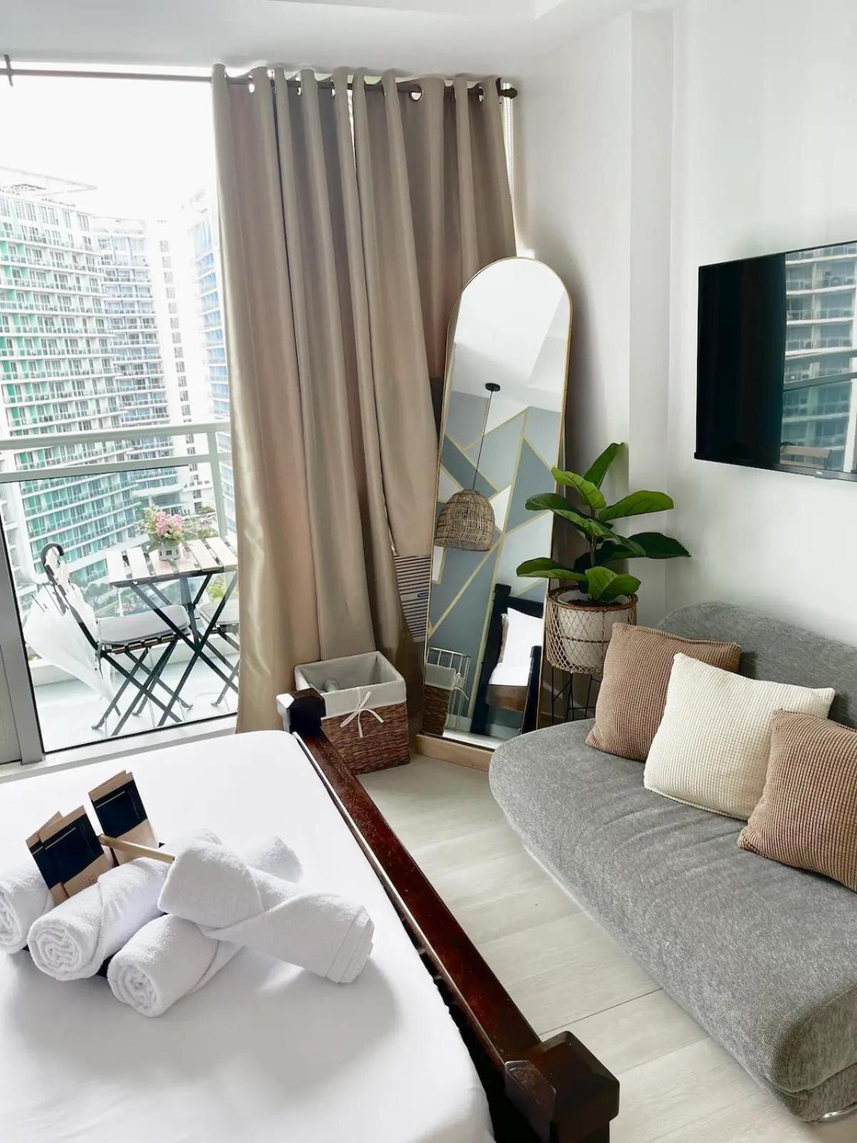 Aparthotel Riel's Condotel In Azure Beach Residences