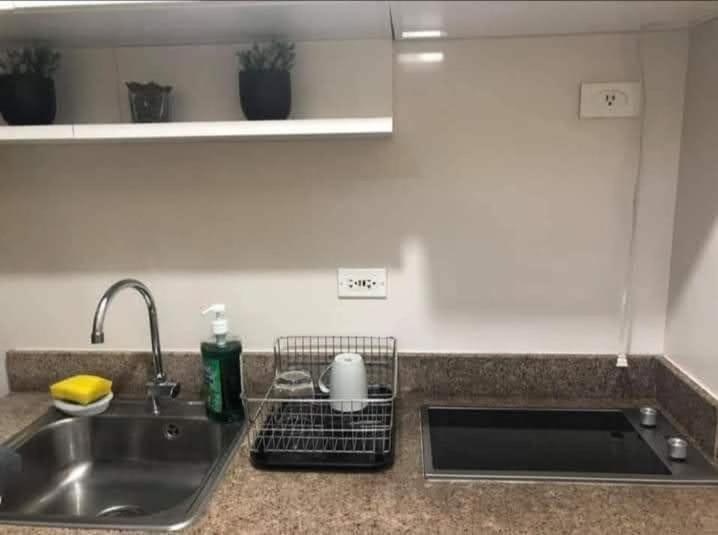 Field Residences Condotel Near Airport Apartment