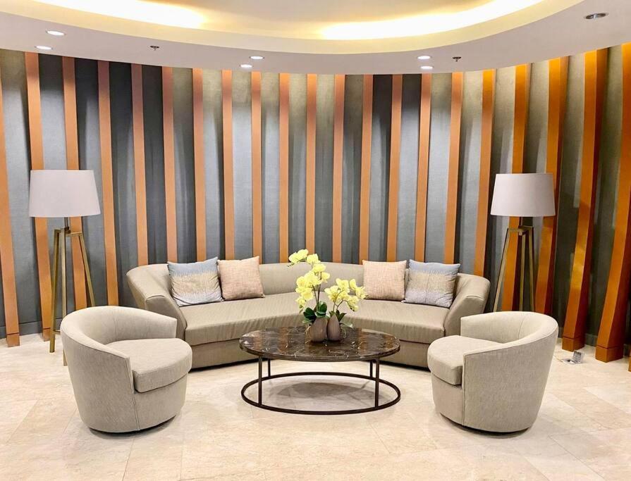 2 Condos, 5 Beds, 2 Cr @ Shore2 Moa Apartment