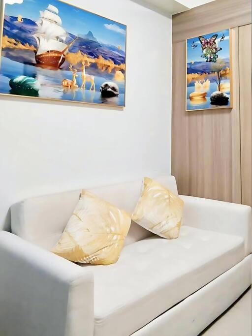 2 Condos, 5 Beds, 2 Cr @ Shore2 Moa Apartment *