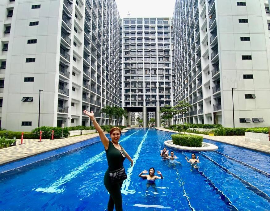 2 Condos, 5 Beds, 2 Cr @ Shore2 Moa Apartment *