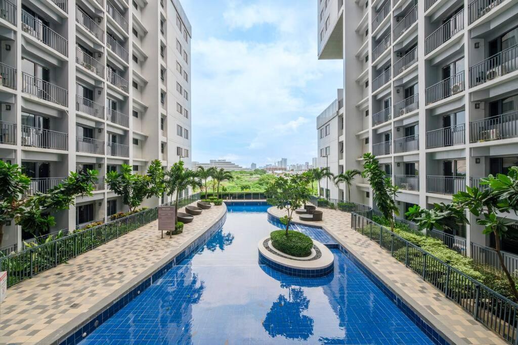 2 Condos, 5 Beds, 2 Cr @ Shore2 Moa Manila