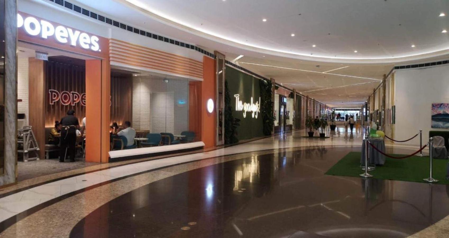 The Iconic: Comfortable Living By Awsom Phil Apartment