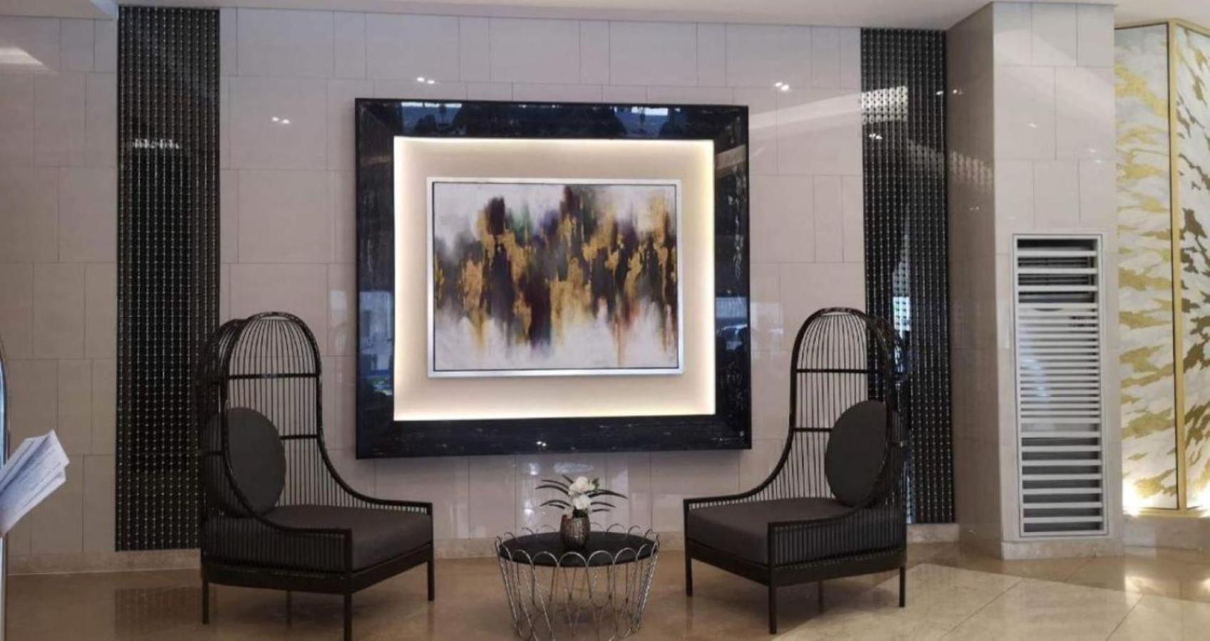 Apartment The Iconic: Comfortable Living By Awsom Phil