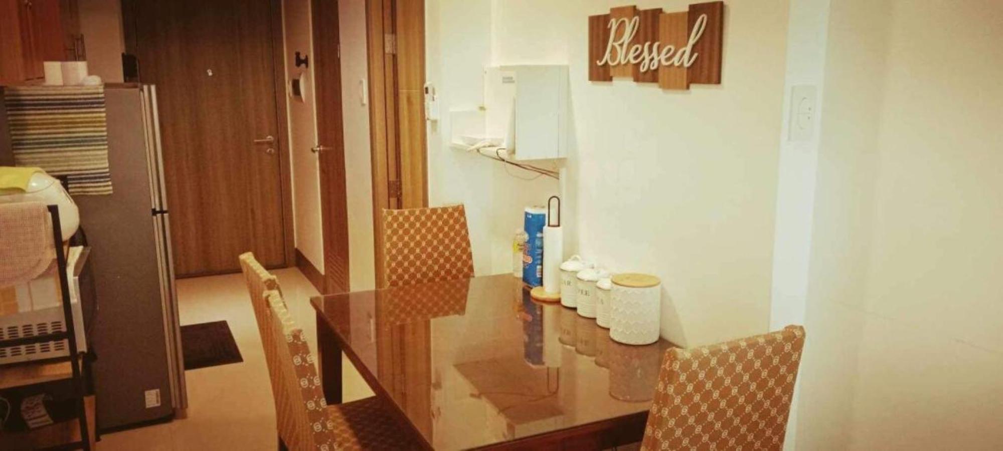 Apartment The Iconic: Comfortable Living By Awsom Phil