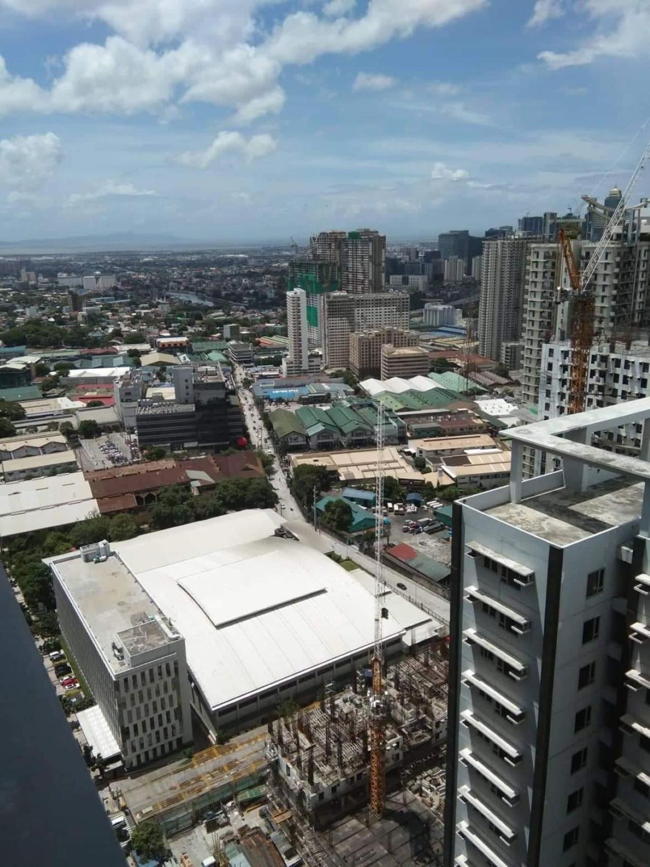 Apartment The Iconic: Comfortable Living By Awsom Phil Manila