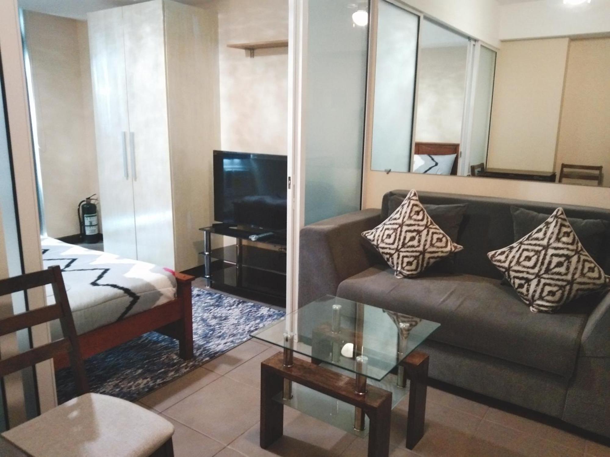 Azure Beach Residences Staycation Aparthotel Manila