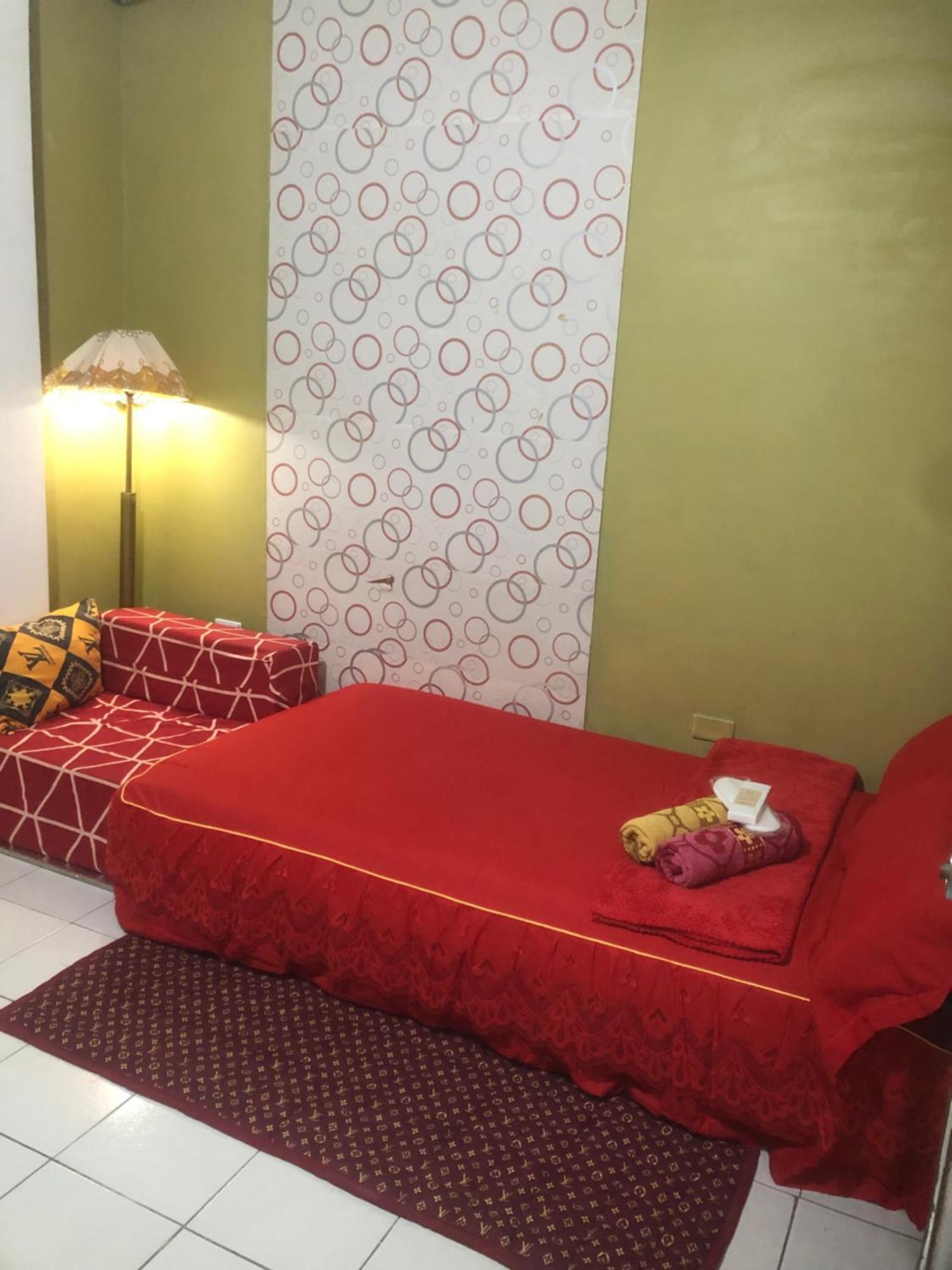 Johnfronz Building Homestay Manila