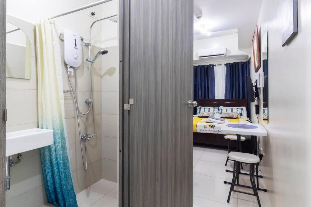 Live Big In Manila's Tiny Studio! Fast Reply! * Manila