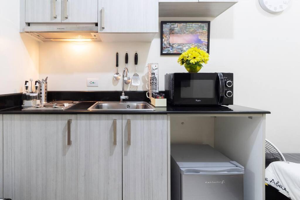 Apartment Live Big In Manila's Tiny Studio! Fast Reply!