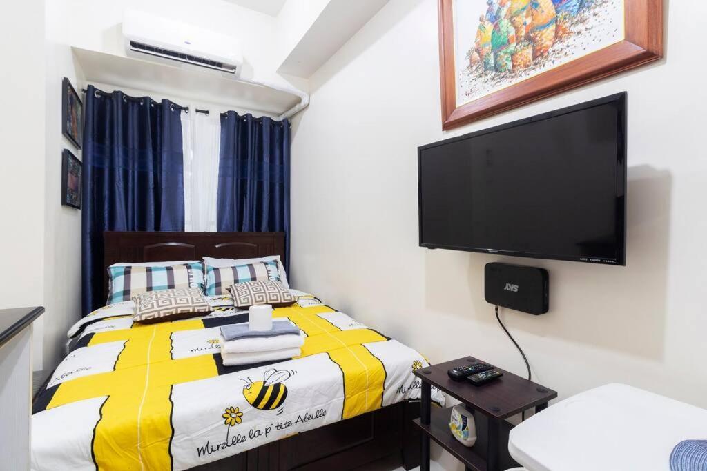 Live Big In Manila's Tiny Studio! Fast Reply!