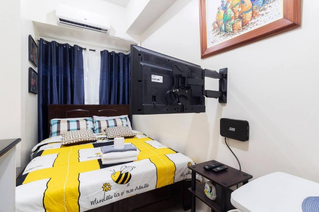 Live Big In Manila's Tiny Studio! Fast Reply! * Manila