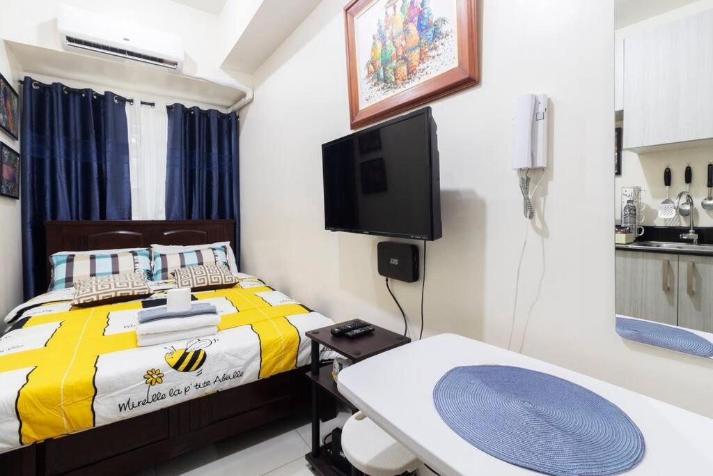 Apartment Live Big In Manila's Tiny Studio! Fast Reply! Manila