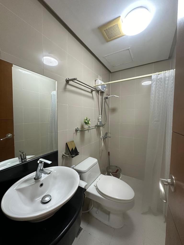 Apartment Morgan Residences Condominium, Tower 3, Unit 17n Manila