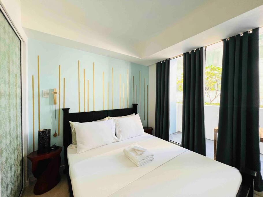 Apartment Artist's Haven Creative At Azure