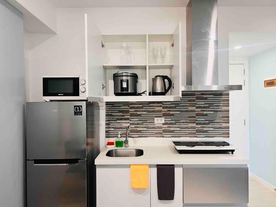 Apartment Artist's Haven Creative At Azure Manila