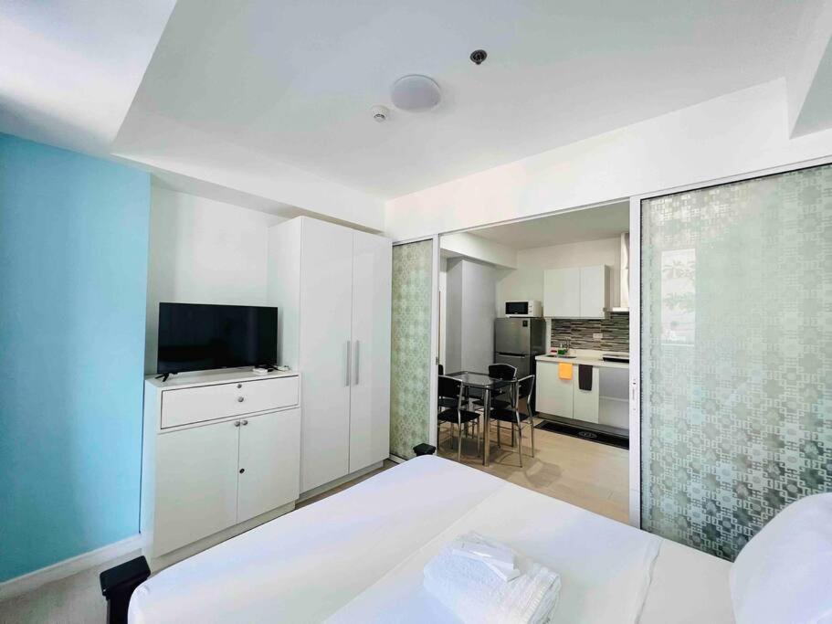 Artist's Haven Creative At Azure *