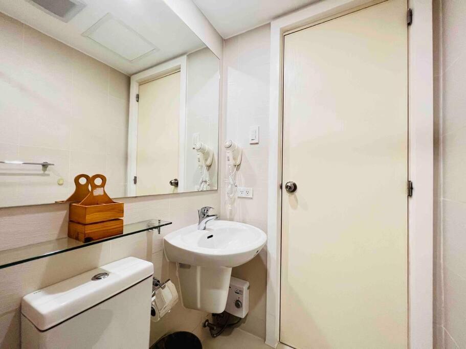 Apartment Artist's Haven Creative At Azure *