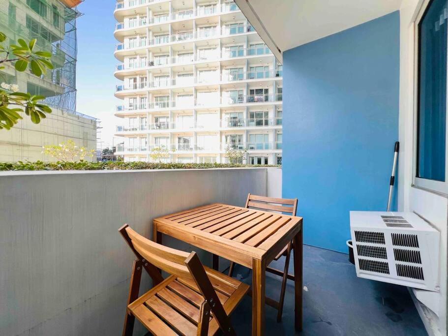 Artist's Haven Creative At Azure Apartment Manila