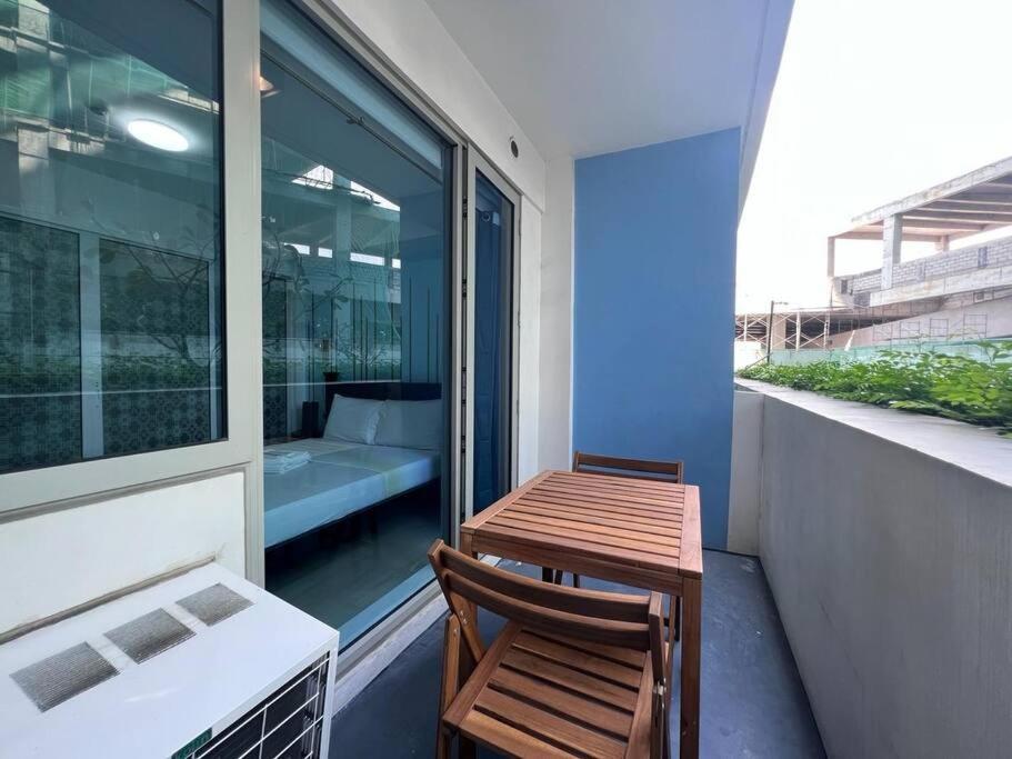 Artist's Haven Creative At Azure Apartment *