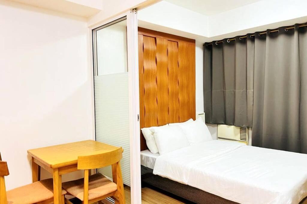 Apartment Simple Wooden Style Unit