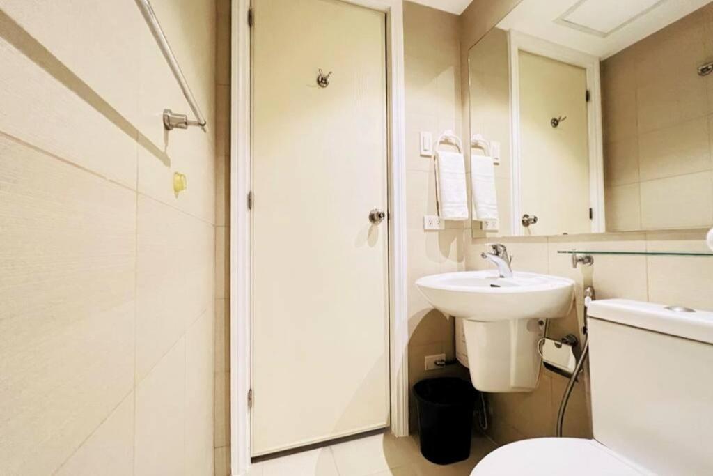 Apartment Simple Wooden Style Unit *
