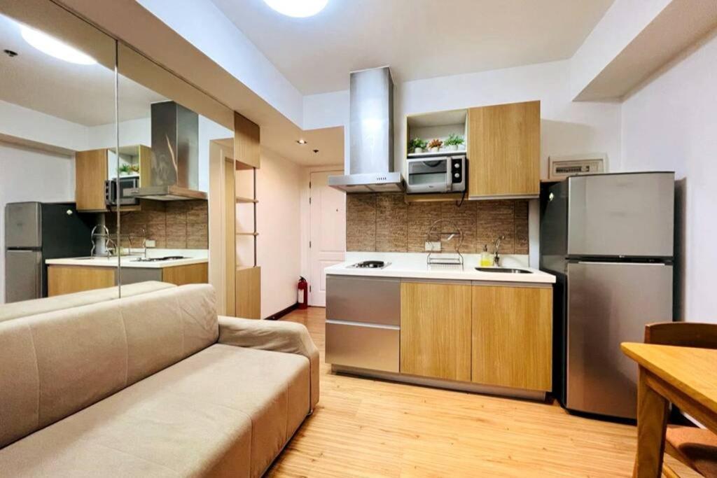 Apartment Simple Wooden Style Unit
