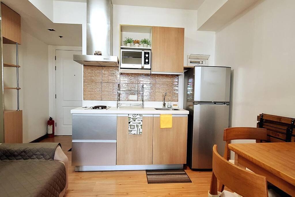 Apartment Simple Wooden Style Unit