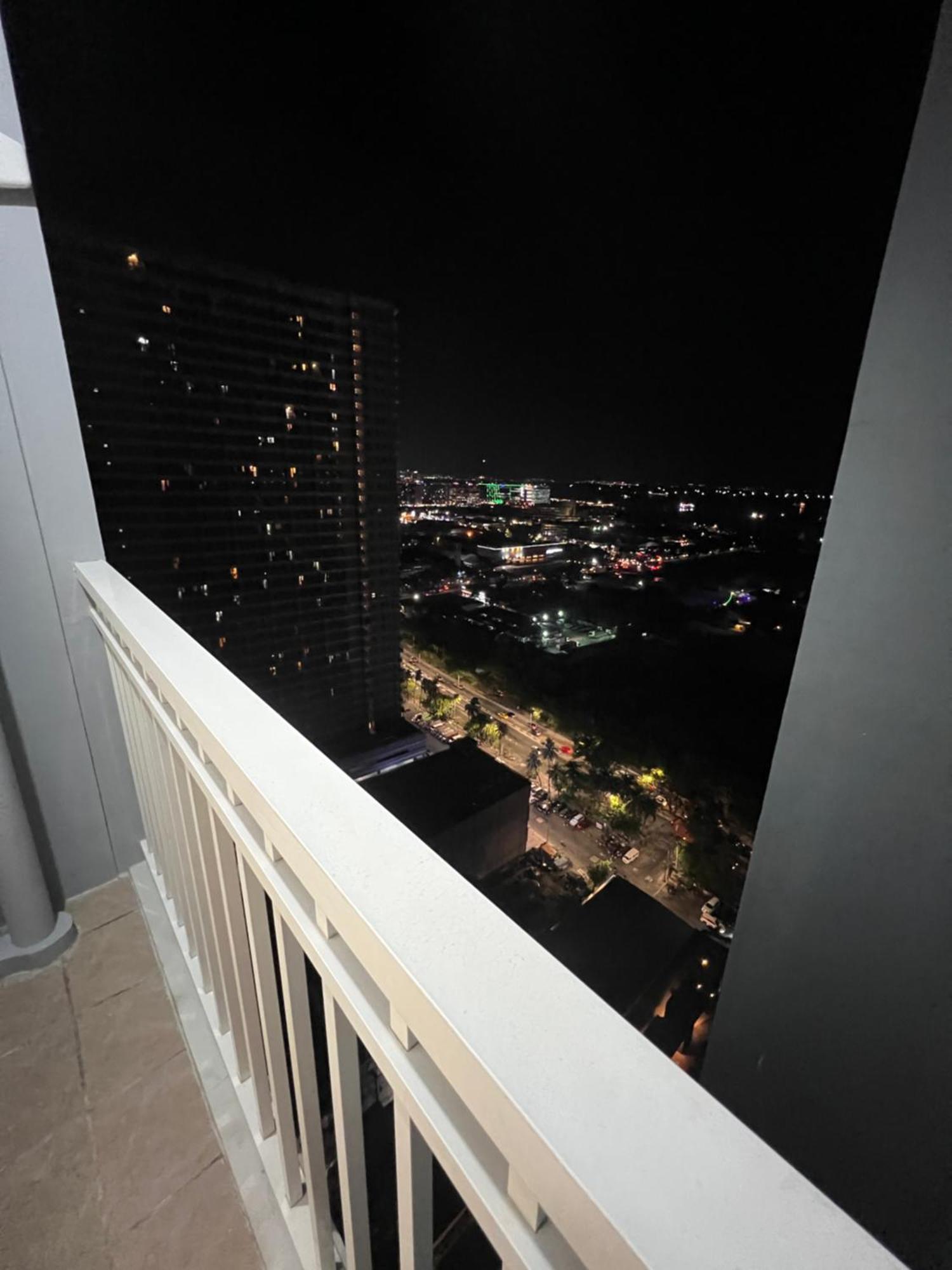 Breeze Residences - Bay View Apartment